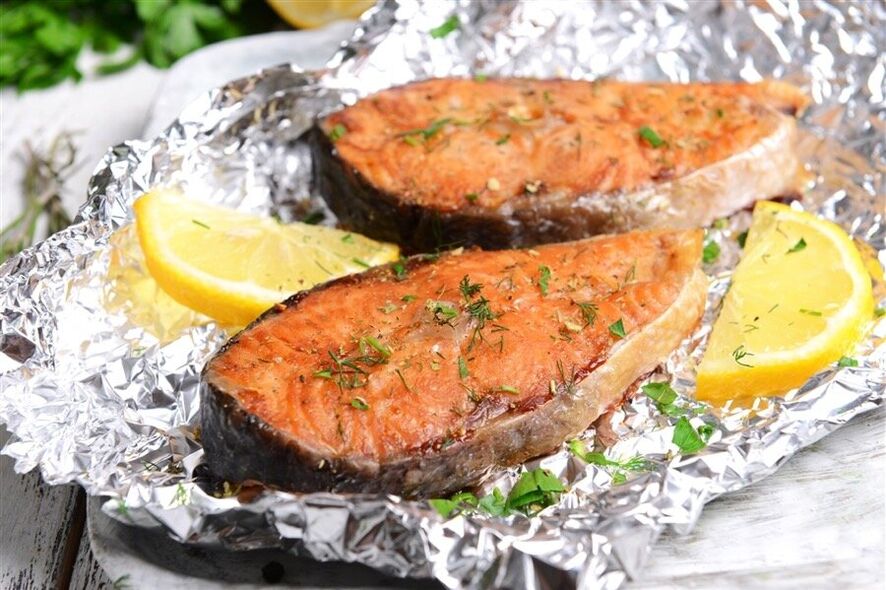 Grilled fish in foil for your favorite diet